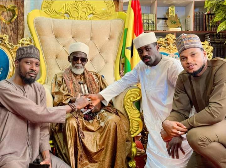NFL superstar Owusu-Koramoah accepts Islam