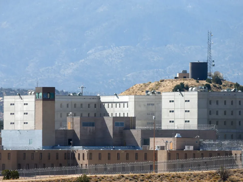 Colorado to pay $245,000 to Muslim man forced to shave in prison