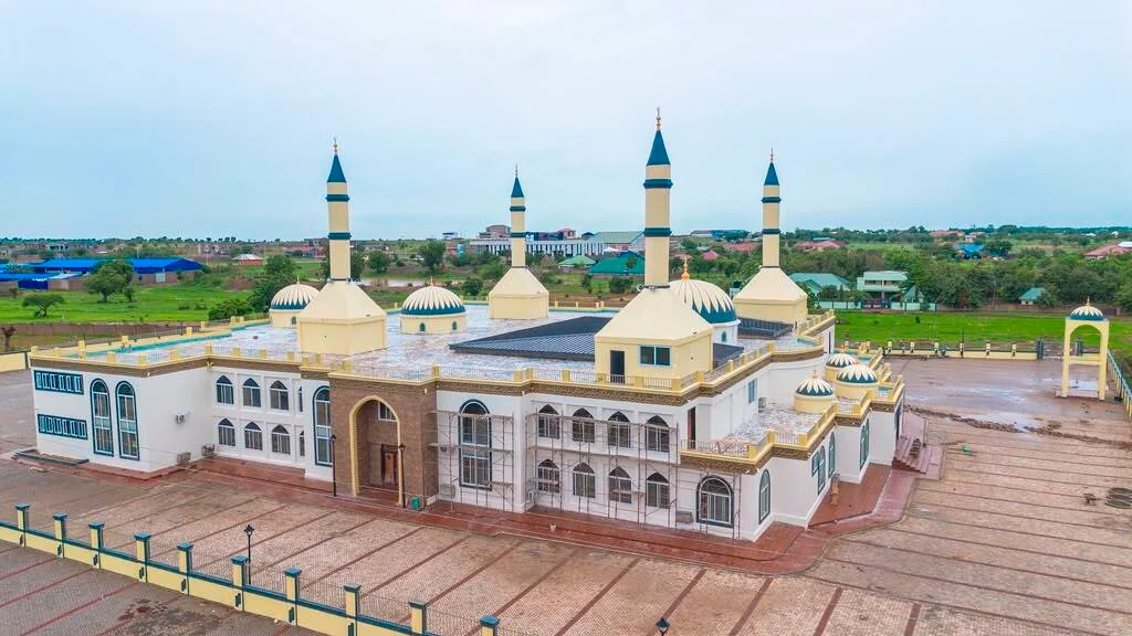 Former finance minister Amin Adam commissions 6,000-capacity Masjid Al-Noor Mosque in Tamale